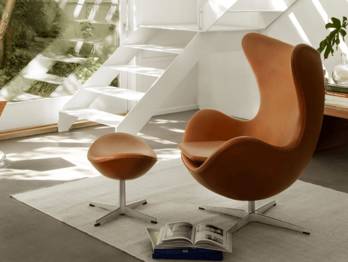 Fritz Hansen Ægget Lenestol, Grace Valnøtt                   KAMPANJE INKLUSIV FOTSKAMMEL